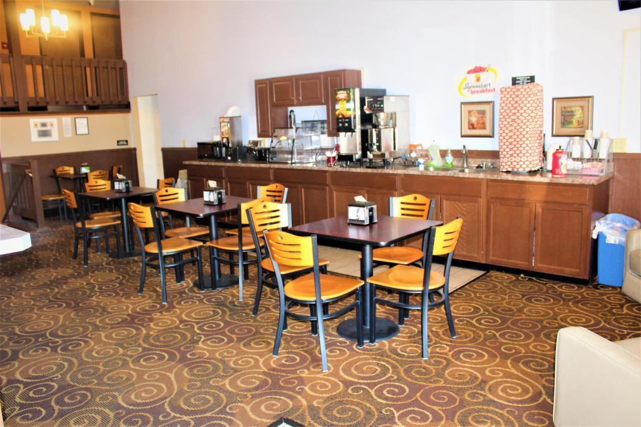Super 8 By Wyndham Burlington Exterior foto