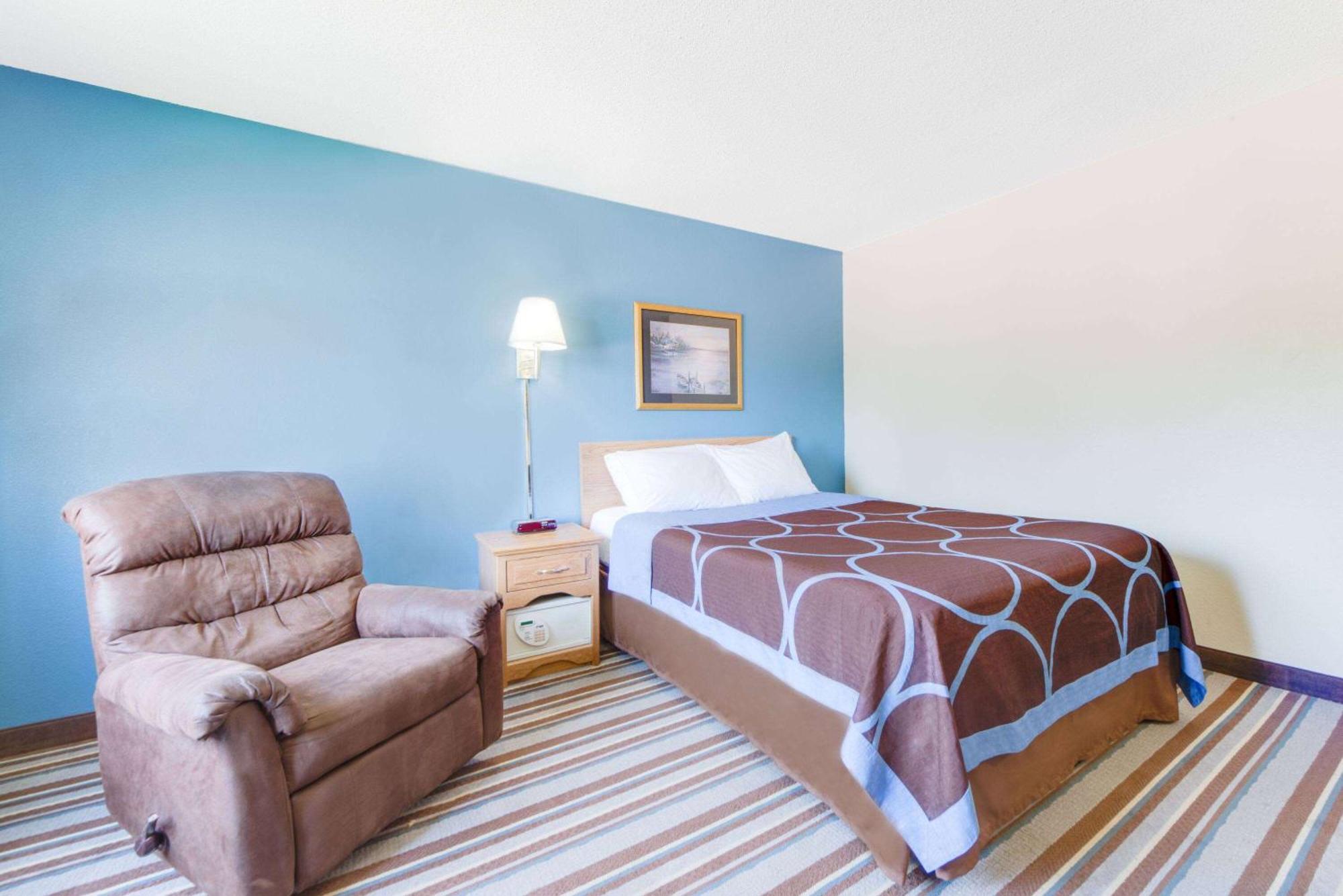 Super 8 By Wyndham Burlington Exterior foto