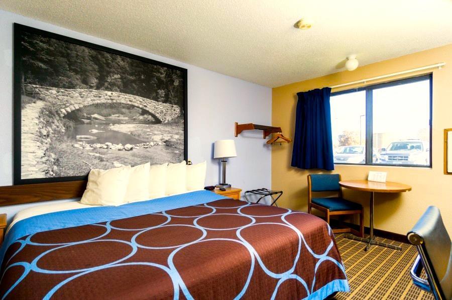 Super 8 By Wyndham Burlington Exterior foto