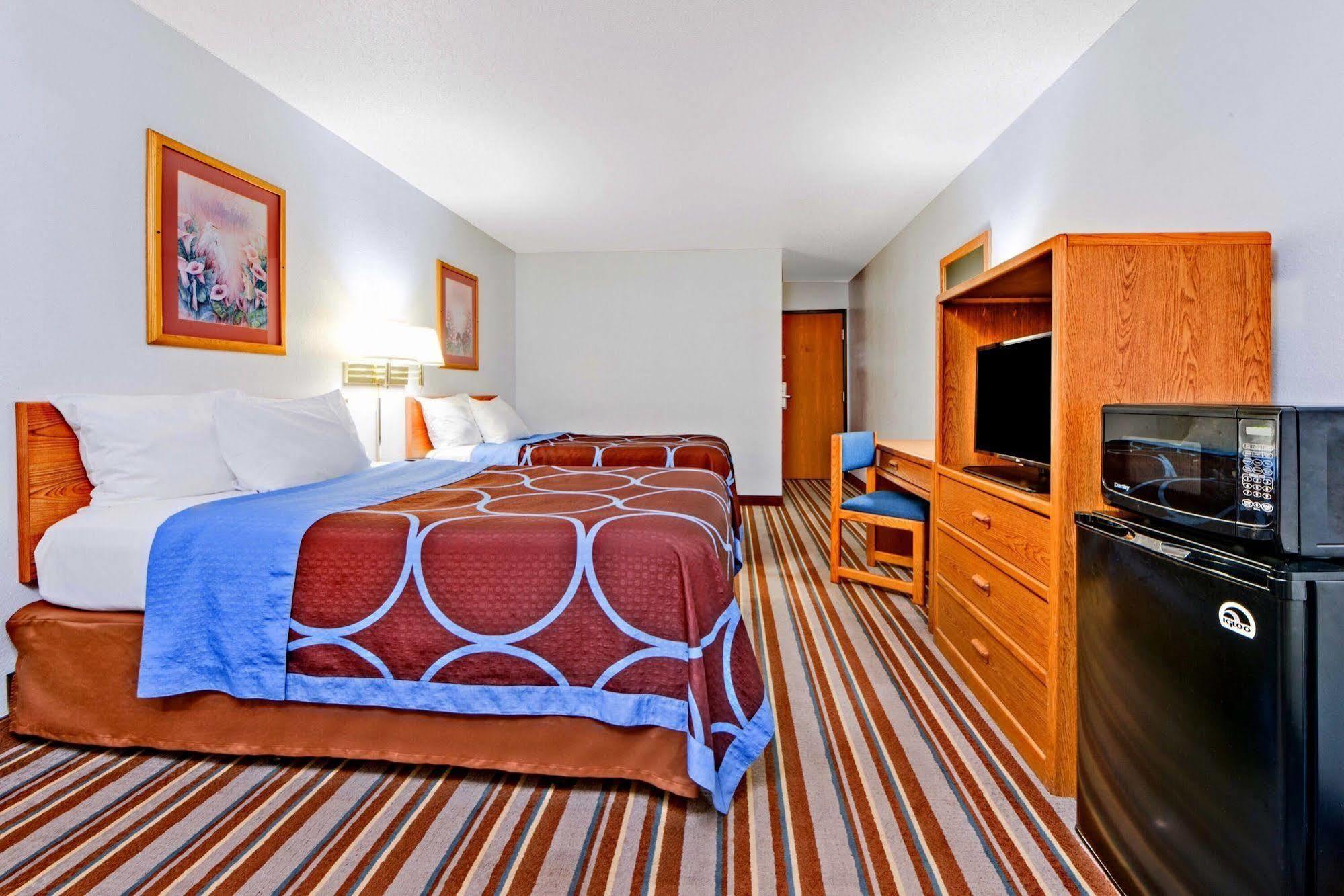 Super 8 By Wyndham Burlington Exterior foto